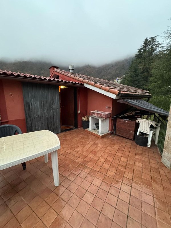 casa indipendente in vendita a Lumarzo