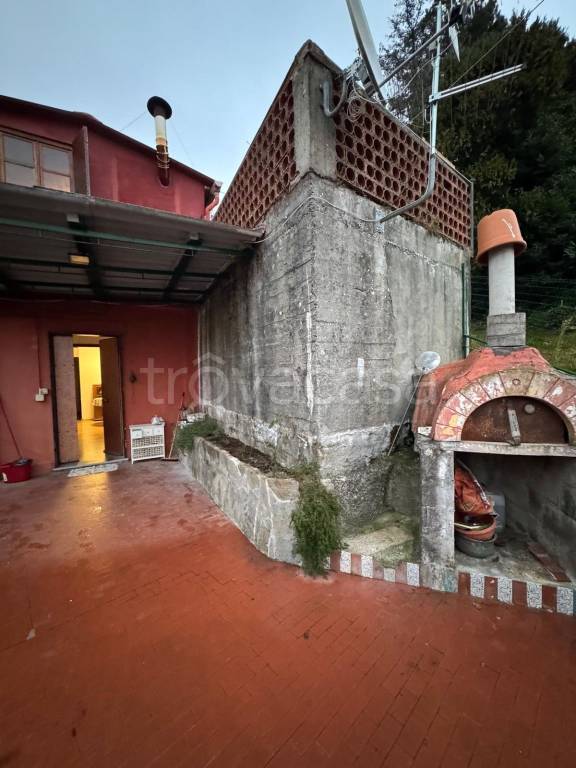 casa indipendente in vendita a Lumarzo