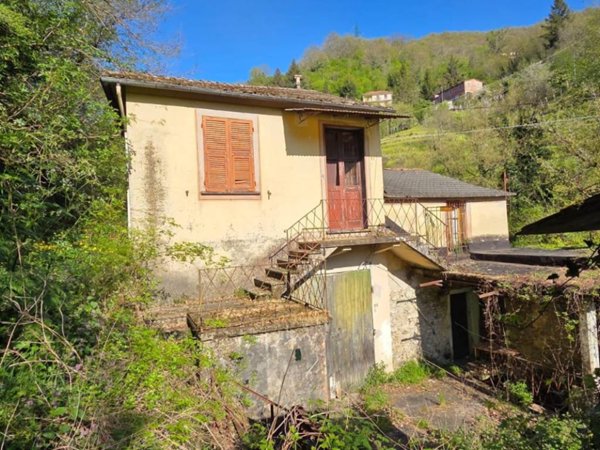 casa indipendente in vendita a Lumarzo in zona Ferriere