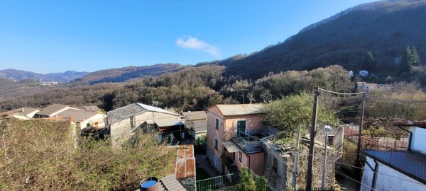 casa indipendente in vendita a Lumarzo in zona Pannesi