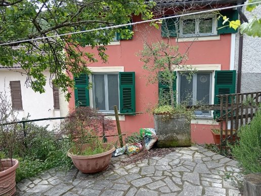 casa indipendente in vendita a Lumarzo in zona Tolara