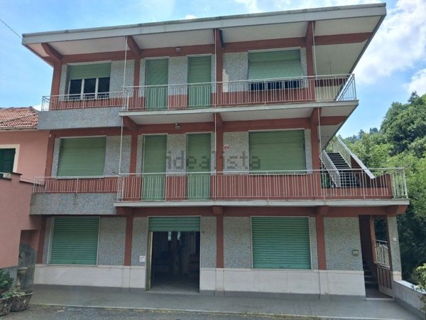 casa indipendente in vendita a Lumarzo in zona Boasi