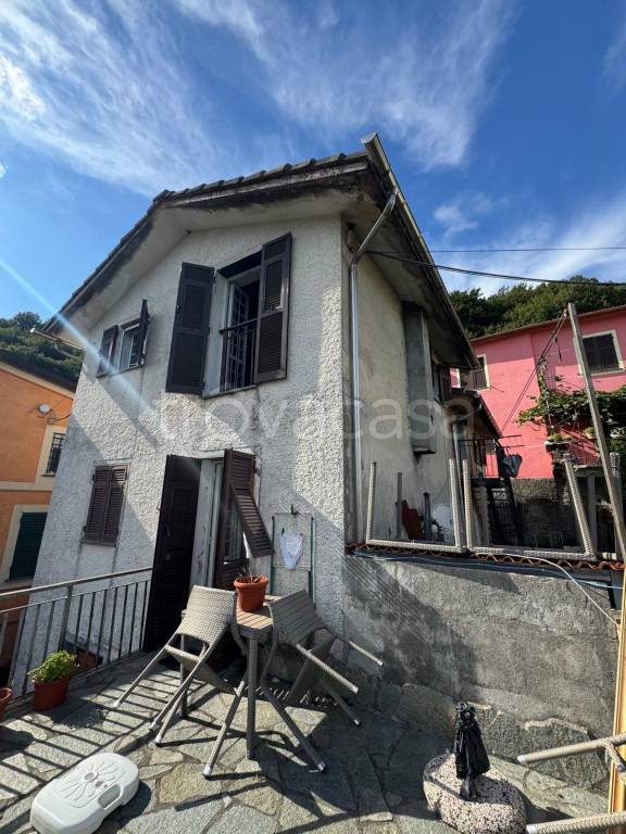 casa indipendente in vendita a Lumarzo in zona Piane