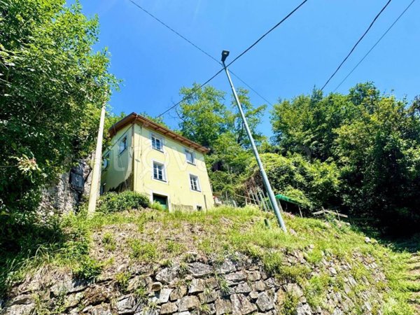 casa indipendente in vendita a Lumarzo in zona Scagnelli