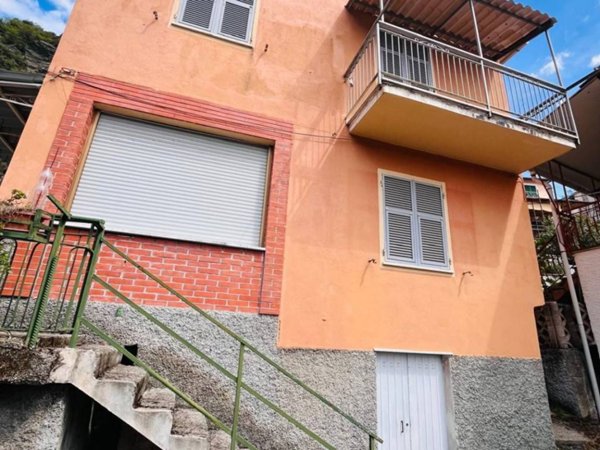 casa indipendente in vendita a Lumarzo in zona Craviasco