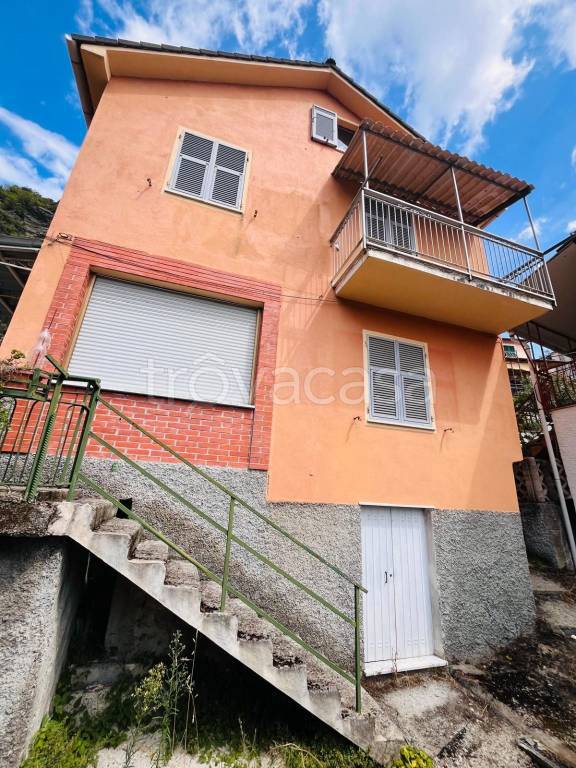 casa indipendente in vendita a Lumarzo in zona Craviasco