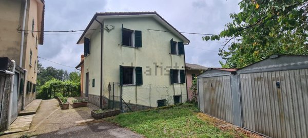 appartamento in vendita a Lumarzo in zona Cornega