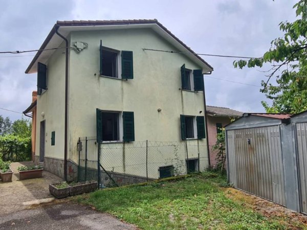 casa indipendente in vendita a Lumarzo in zona Cornega