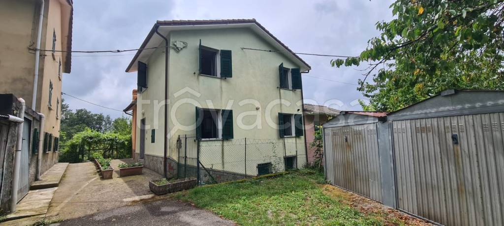 casa indipendente in vendita a Lumarzo in zona Cornega