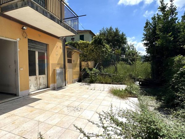 appartamento in vendita a Lumarzo in zona Piane