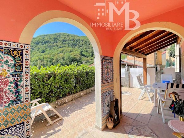 casa indipendente in vendita a Lumarzo in zona Pannesi