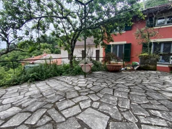 casa indipendente in vendita a Lumarzo in zona Tolara