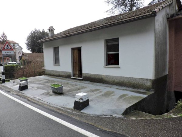 casa indipendente in vendita a Lumarzo in zona Piane