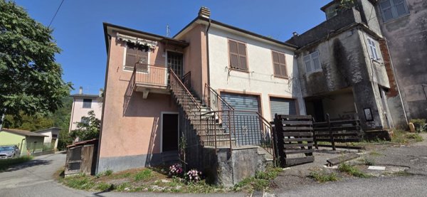 appartamento in vendita a Lumarzo in zona Lagomarsino