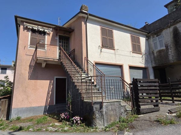 casa indipendente in vendita a Lumarzo in zona Lagomarsino