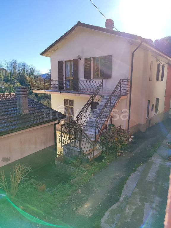 appartamento in vendita a Lumarzo in zona Ferriere