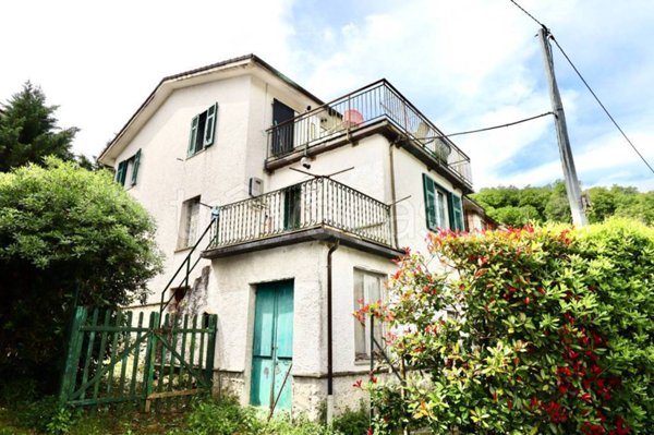 casa indipendente in vendita a Lumarzo in zona Lagomarsino