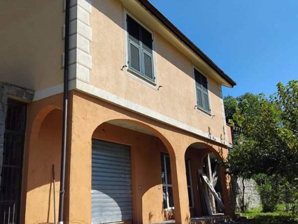 casa indipendente in vendita a Lumarzo in zona Pannesi