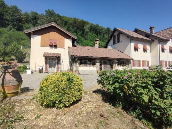 casa indipendente in vendita a Masone