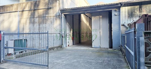 capannone in vendita a Masone