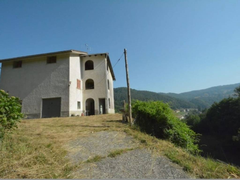 casa indipendente in vendita a Masone