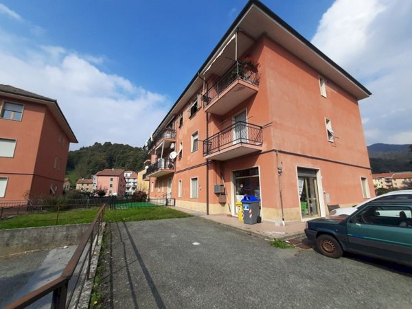 negozio in vendita a Masone in zona San Pietro