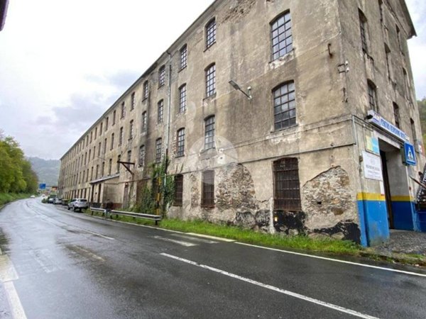 locale commerciale in vendita a Masone