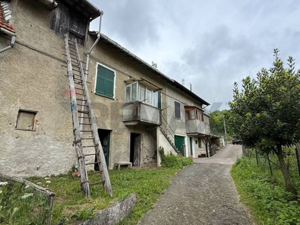 casa indipendente in vendita a Masone