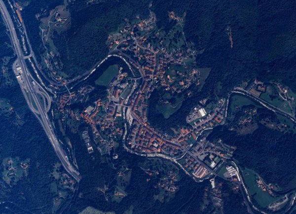 locale commerciale in vendita a Masone