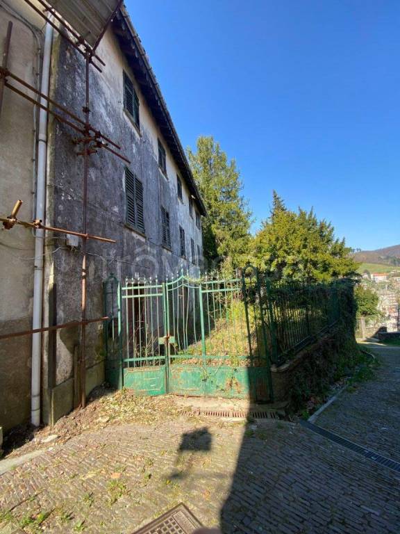 casa indipendente in vendita a Masone