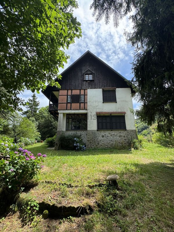 casa indipendente in vendita a Masone