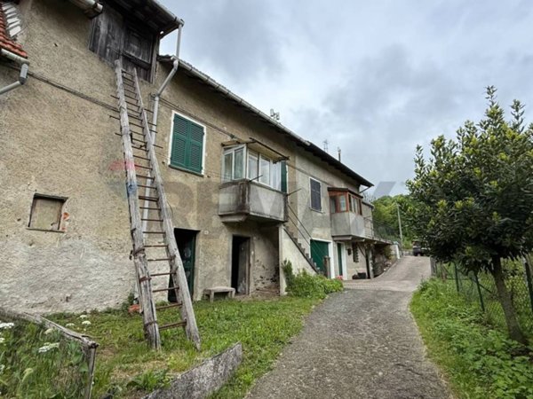 casa indipendente in vendita a Masone in zona San Pietro