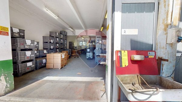 locale di sgombero in vendita a Mele