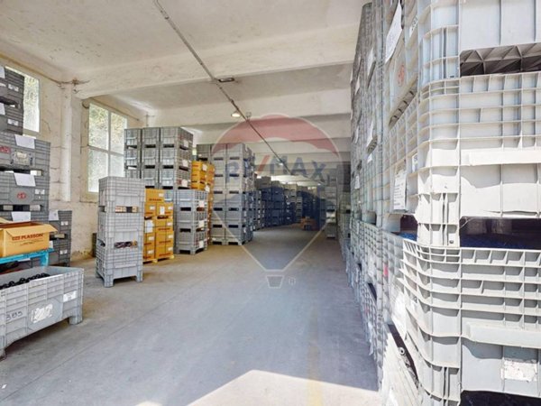 locale commerciale in vendita a Mele