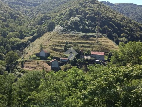 locale di sgombero in vendita a Mele in zona Fado