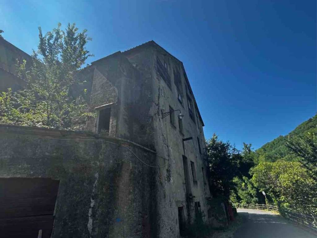 locale commerciale in vendita a Mele