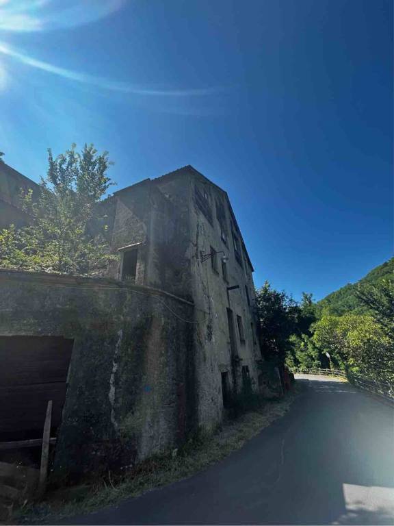 locale commerciale in vendita a Mele in zona Biscaccia