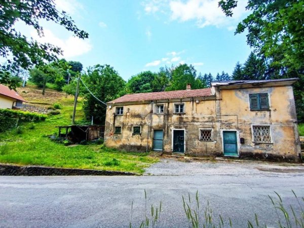 quadrivano in vendita a Mele in zona Acquasanta