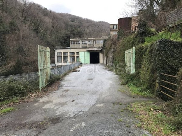 locale commerciale in vendita a Mele in zona Ferriera