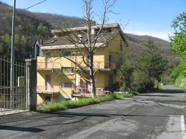 appartamento in vendita a Mezzanego in zona Isola di Borgonovo