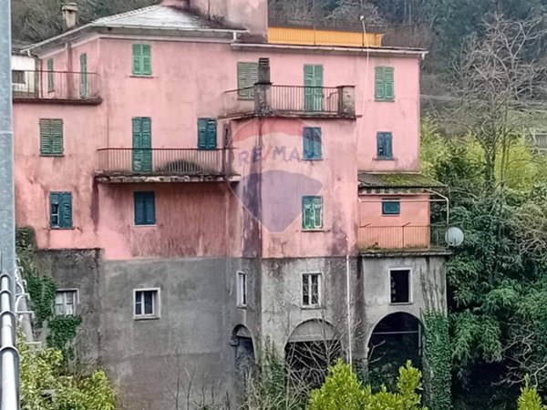 casa indipendente in vendita a Mezzanego
