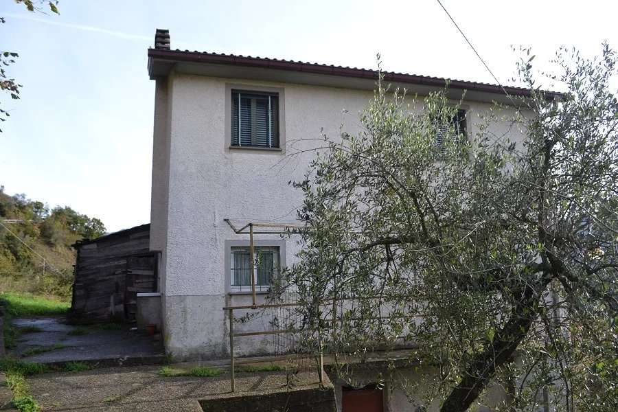 casa indipendente in vendita a Mezzanego in zona Vignolo