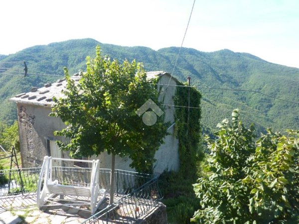 casa indipendente in vendita a Mezzanego