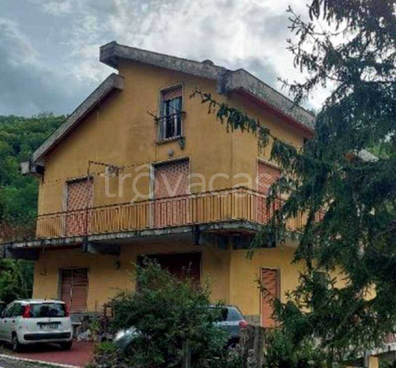 appartamento in vendita a Mezzanego in zona Isola di Borgonovo