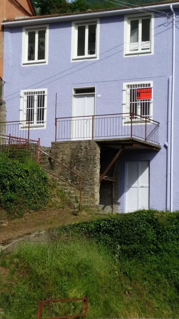 casa indipendente in vendita a Mezzanego