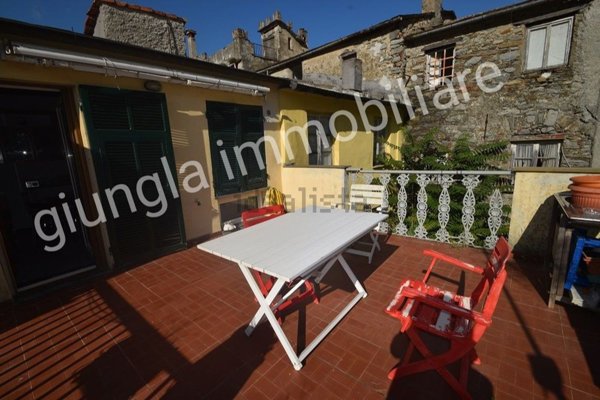 casa indipendente in vendita a Mezzanego