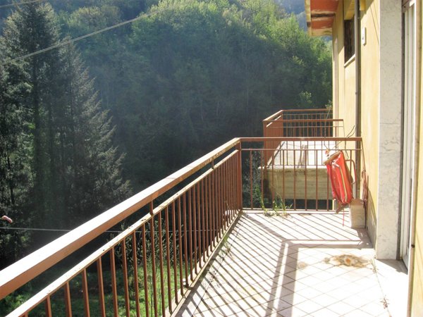 appartamento in vendita a Mezzanego in zona Isola di Borgonovo