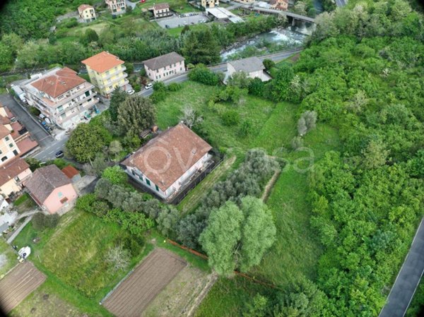 casa indipendente in vendita a Mezzanego