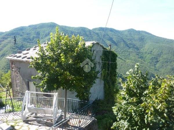 casa indipendente in vendita a Mezzanego