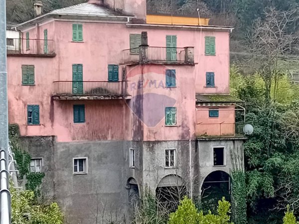 casale in vendita a Mezzanego